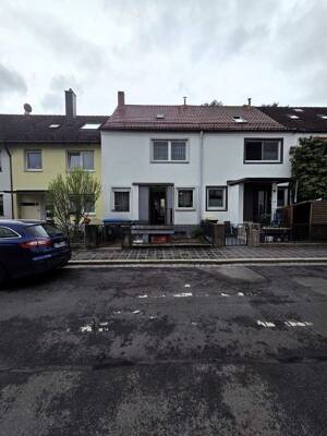 Charmantes Reihenmittelhaus in gefragter Lage verwirklichen Sie Ihre Wohnideen – 90475 Nürnberg – Vorschaubild 1