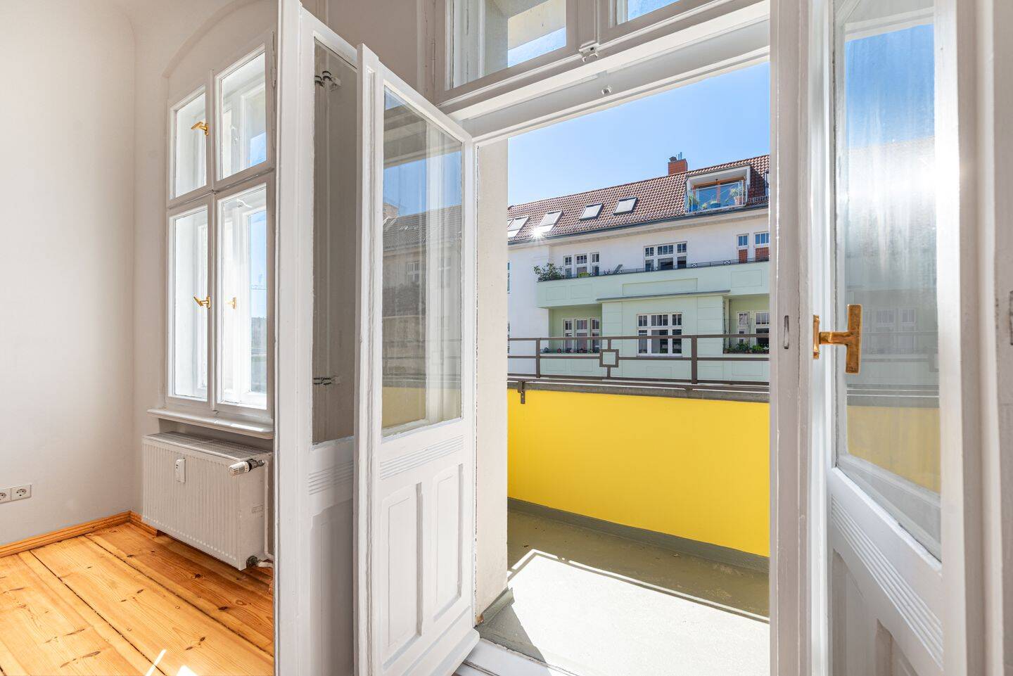 ?? Traumhafter Stuckaltbau im Samariterkiez! - Renovierte 3 Zi Whg mit Süd-Balkon & Fischgrätparkett – Berlin – Vorschaubild 3
