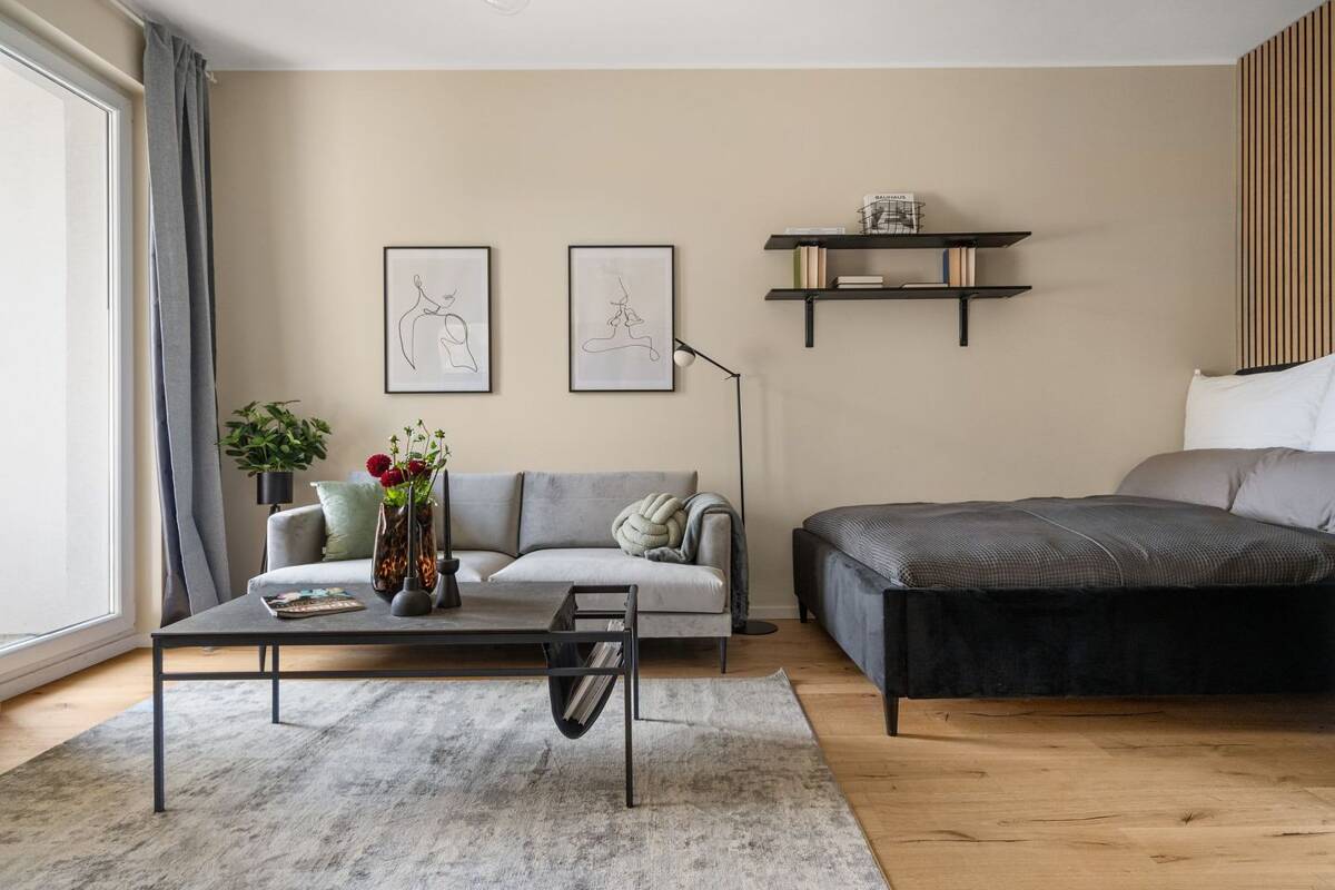 Möbliertes Studio-Apartment mit Balkon in Berlin-Neukölln – 12047 Berlin – Bild 1 von 9