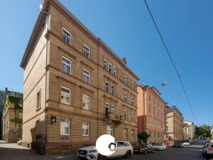 Hochwertig sanierte Dachwohnung im Heusteigviertel mit Dachterrasse