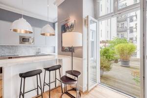 Elegante Altbauwohnung mit offener Designküche & modernem Interieur in ruhiger Hoflage – 14057 Berlin – Vorschaubild 4