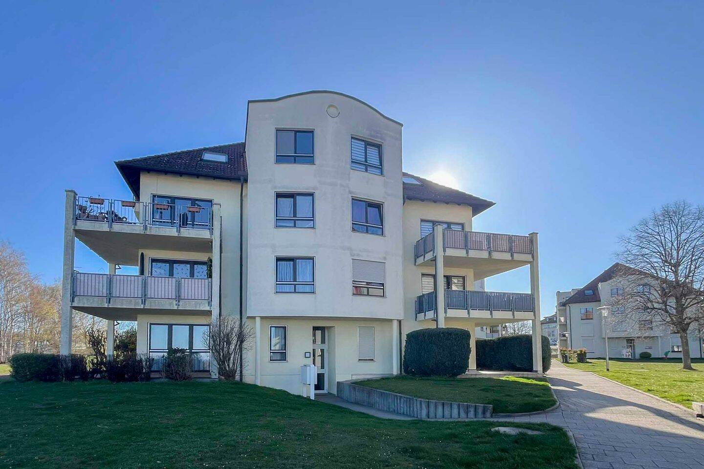 Vermietete 2-Zi.-Wohnung mit Eckbalkon und TG-Stellplatz in Dresden-Gompitz – Dresden – Bild 1 von 8