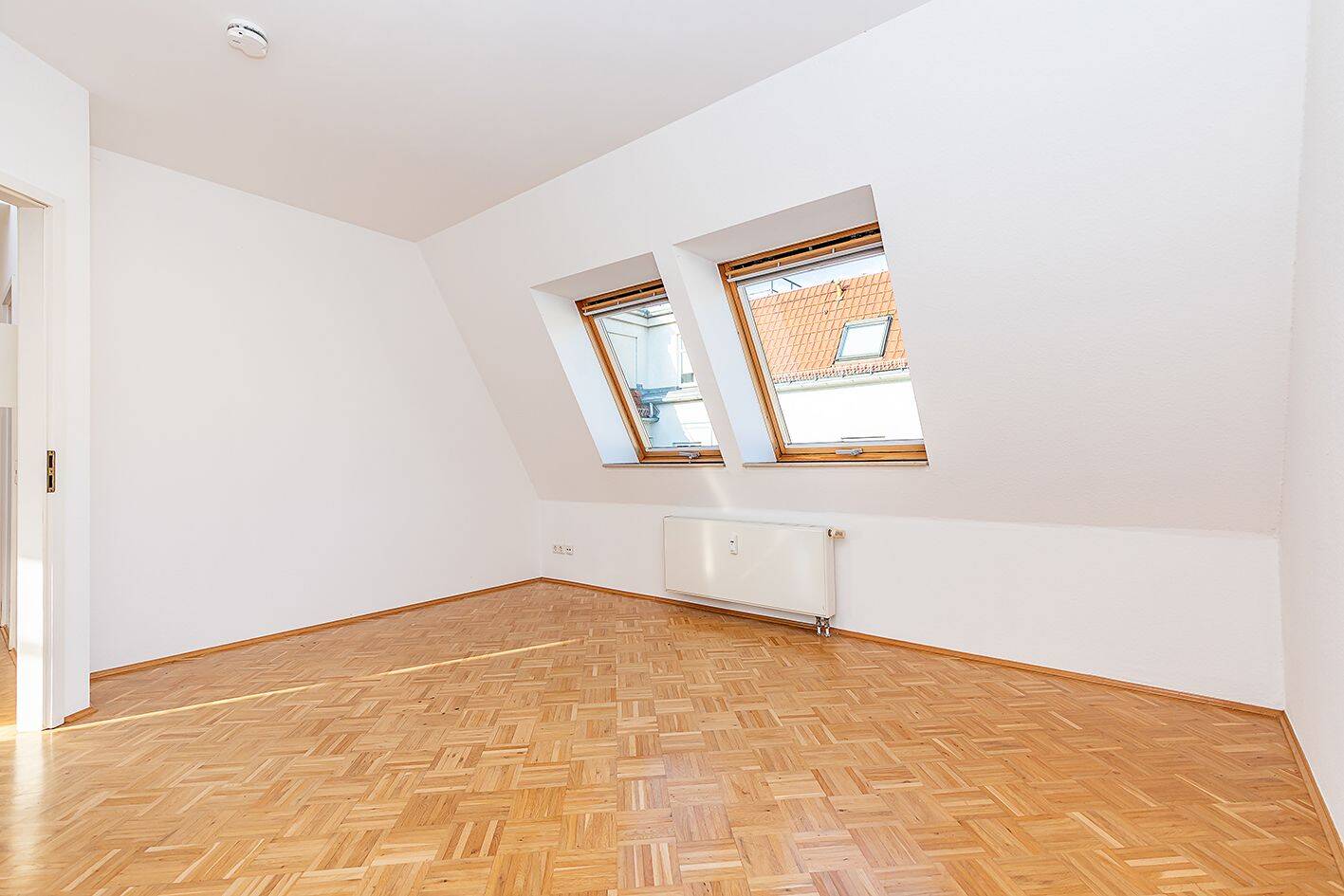 Helle Zwei-Zimmer-Dachgeschosswohnung am Klausernerplatz – Berlin – Vorschaubild 6