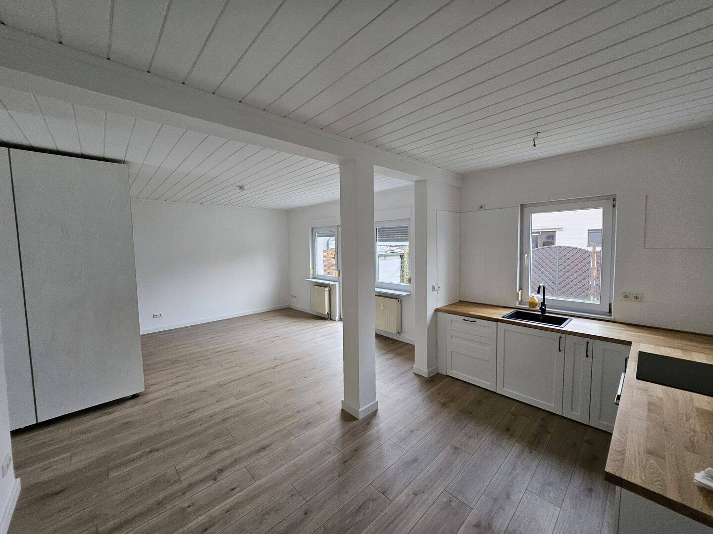 Tolles freistehendes Apartment mit eigenem Garten und Garage
