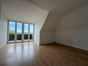 Attraktive 2,5 Zimmer Dach- Wohnung in traumhafter Lage – 97082 Würzburg – Vorschaubild 2