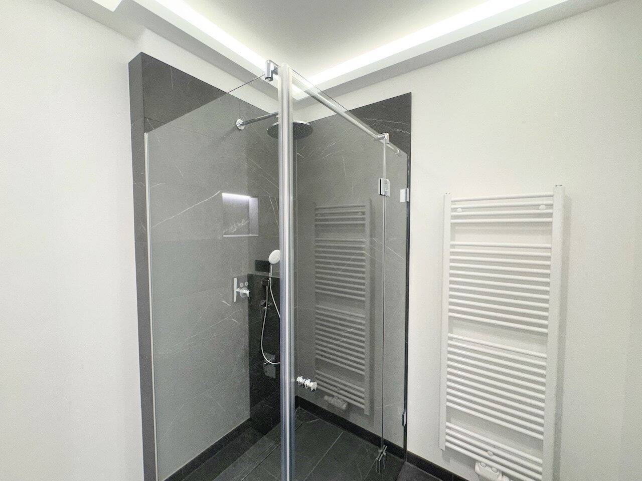 Erstbezug mit Stil! + Balkon + Parkett + Fußbodenheizung + tolles Bad mit Wanne & Dusche + LED-Licht – Leipzig – Vorschaubild 4