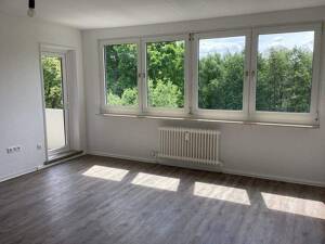 Hier lässt es sich aushalten: günstige 3-Zimmer-Wohnung in einer grünen Wohnanlage – 34132 Kassel – Vorschaubild 3