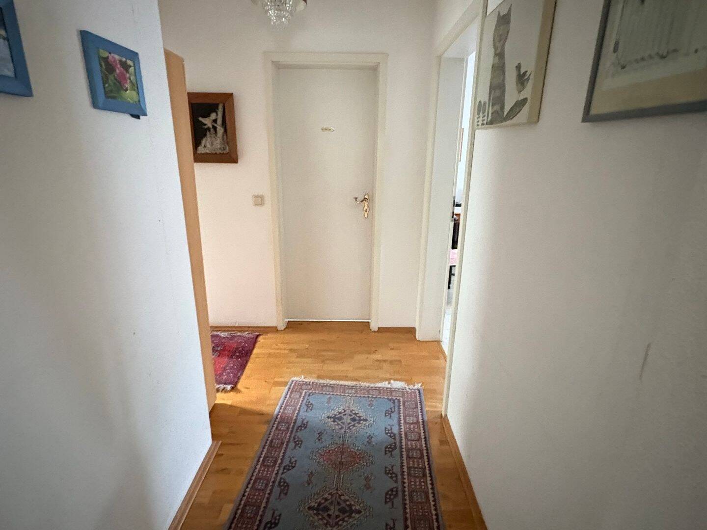 Großes Einfamilienhaus mit 5 Zimmern, Teich, Garage, Wintergarten – Bentwisch – Bild 1 von 9