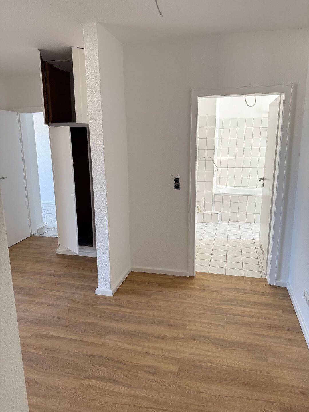 Sanierte 3 Zi.-Whg. mit Balkon in der Innenstadt – Braunschweig – Vorschaubild 3