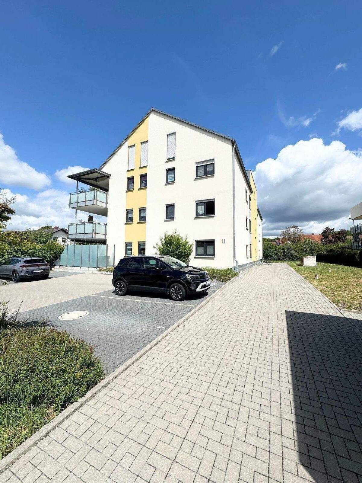 Einziehen & wohlfühlen – 3-Zimmerwohnung mit Gartenanteil & 2 Stellplätzen in begehrter Lage von Allersberg – 90584 Allersberg – Bild 1 von 9