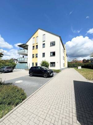 Einziehen & wohlfühlen – 3-Zimmerwohnung mit Gartenanteil & 2 Stellplätzen in begehrter Lage von Allersberg – 90584 Allersberg – Vorschaubild 1