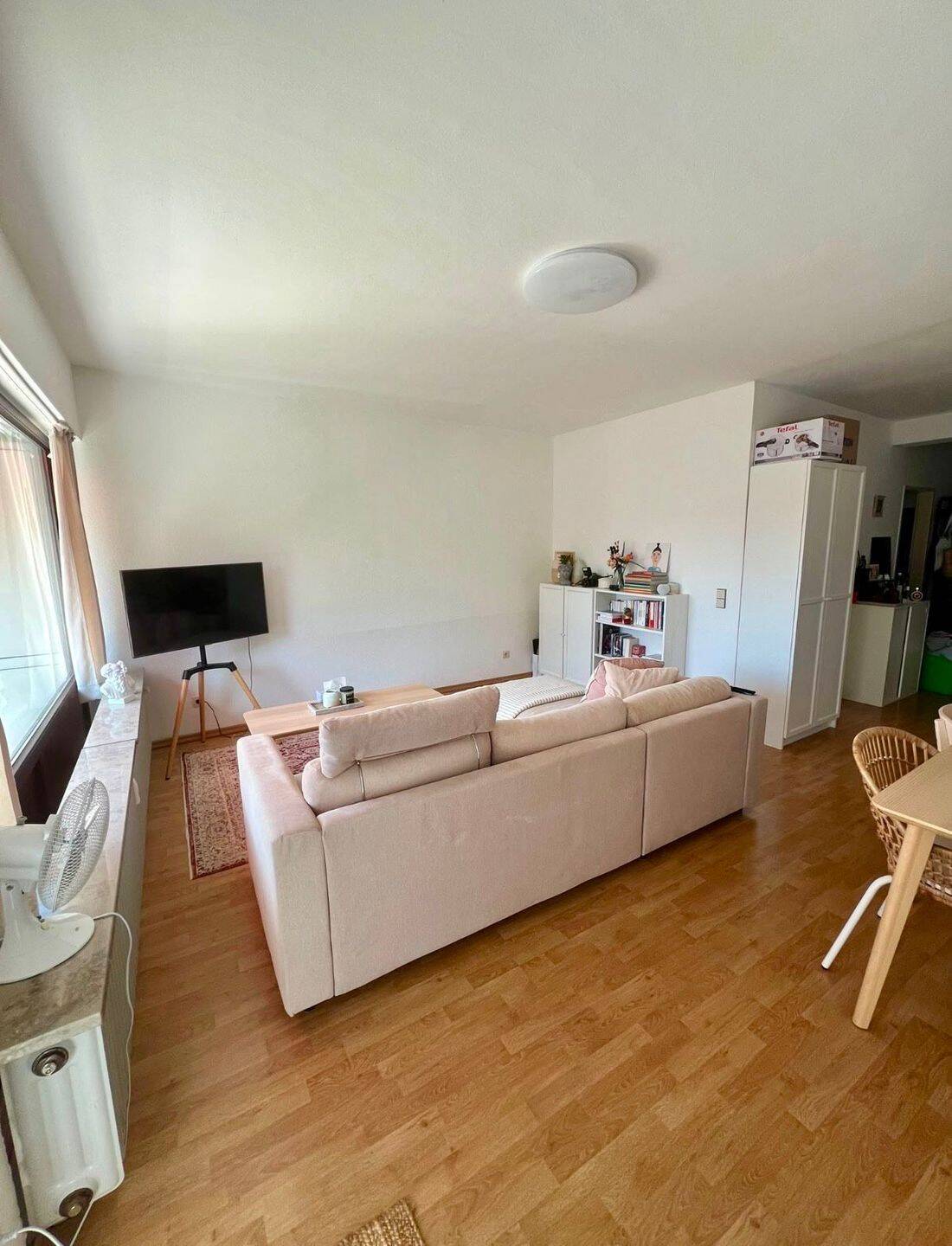 Helle 2-Zimmer-Wohnung mit hochwertiger Einbauküche & Balkon