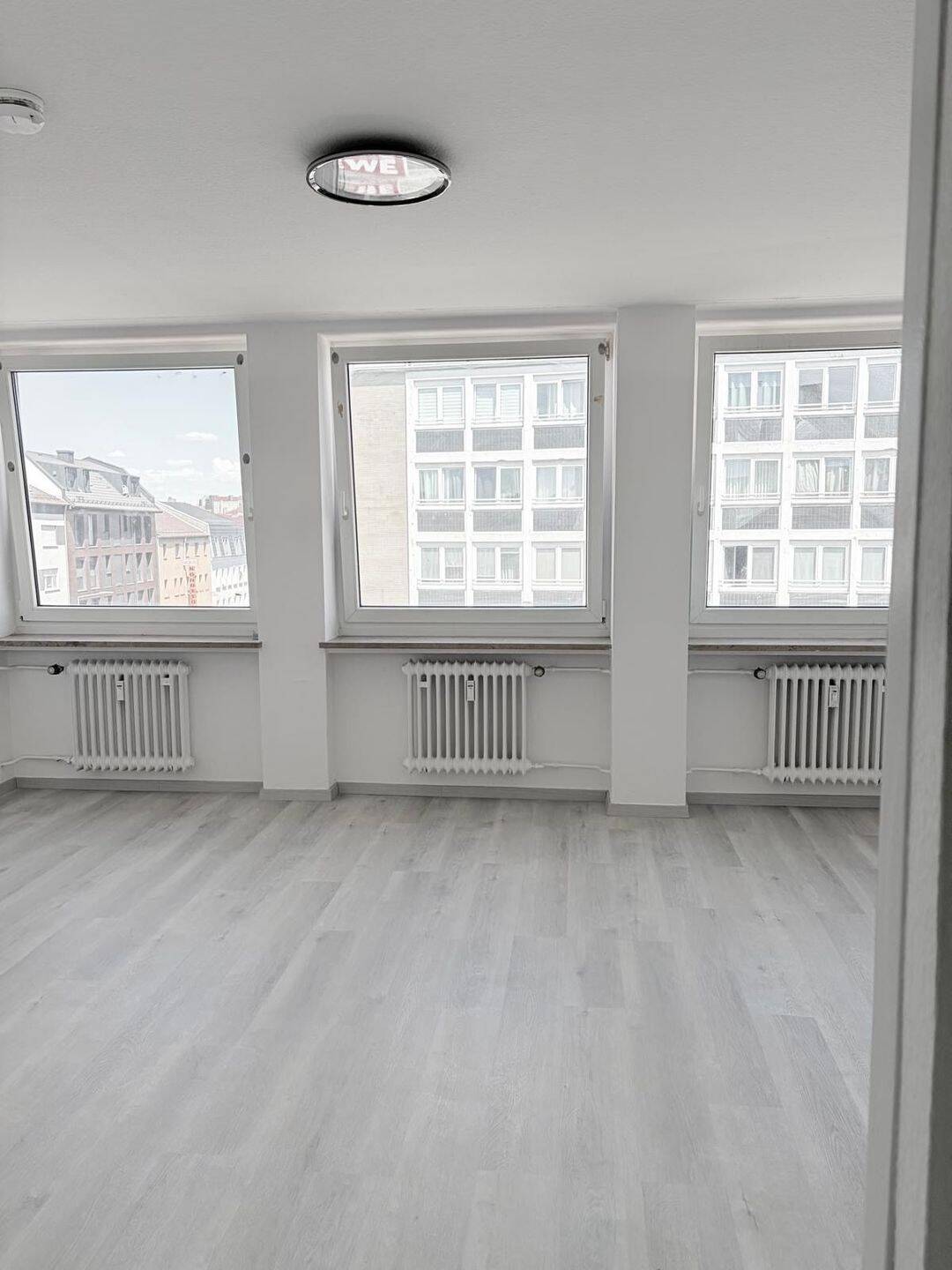 Helle 1 Zimmer-Wohnung mit Aufzug in Nürnberg – Nürnberg – Vorschaubild 2