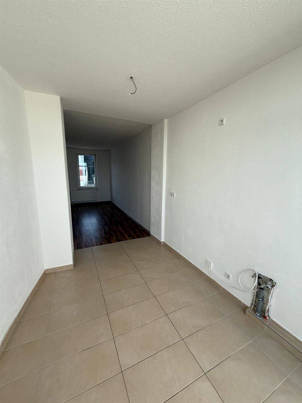 Kompakte DG 3-Zimmer mit Aufzug, Laminat, Dachbalkon und Eckwanne in guter Lage! – Chemnitz – Vorschaubild 9