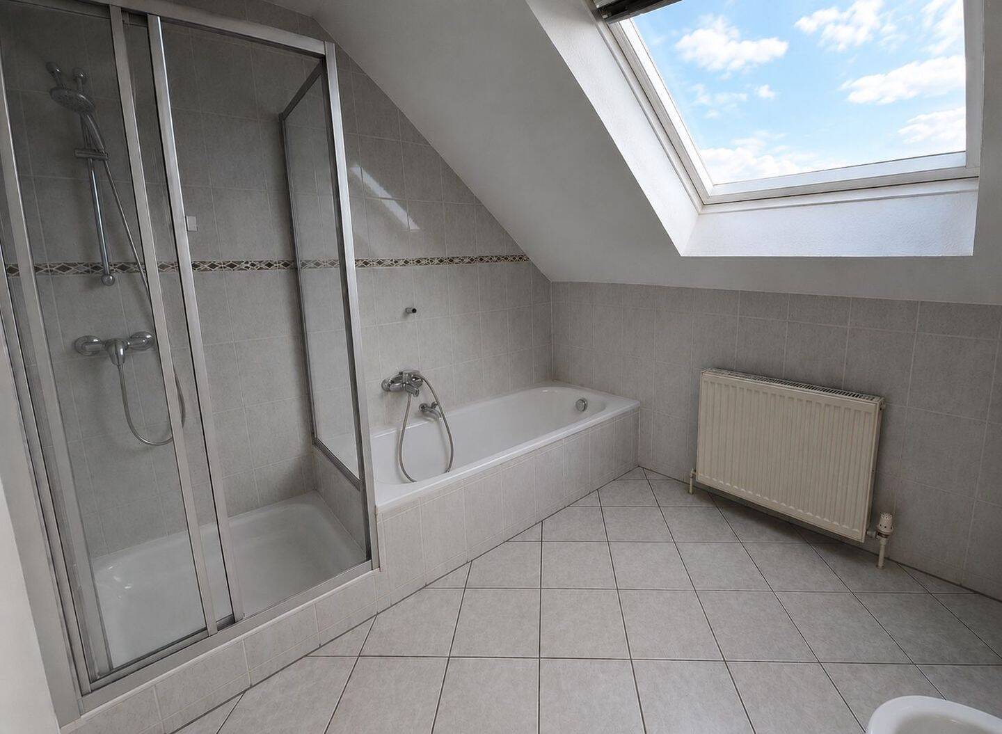 Moderne 3ZKB Dachgeschosswohnung in Wadgassen-Hostenbach – Wadgassen – Vorschaubild 8