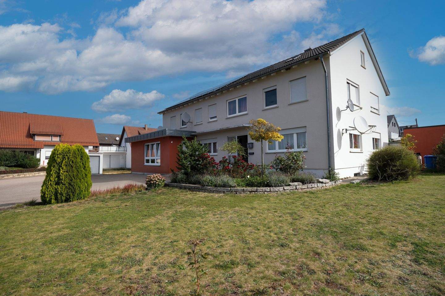 Vierfamilienhaus mit PV-Anlage und Ausbaupotenzial in Unterschneidheim – Unterschneidheim – Vorschaubild 2