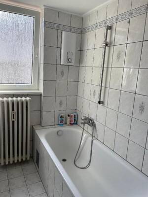 MFH mit grossem attraktivem Gartengrundstueck. Gut vermietet plus Haus im Haus (Maisonette Wohnung) zur privaten Eigennutzung oder Neuvermietung. – 40597 Düsseldorf – Vorschaubild 5