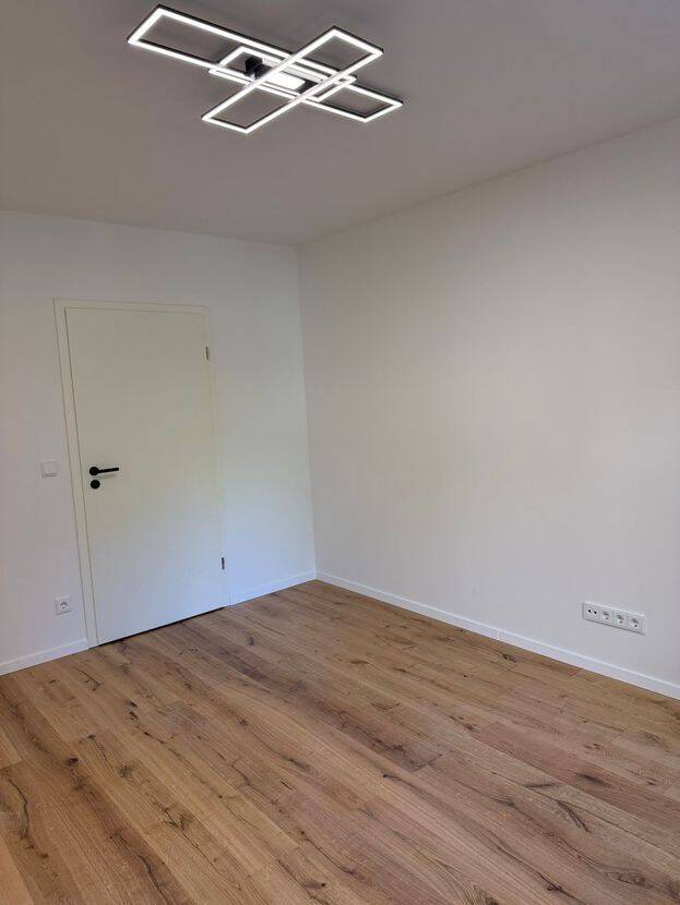 Modernisierte stilvolle Wohnung mit Westloggia, Schwimmbad & Sauna in München – München – Vorschaubild 6