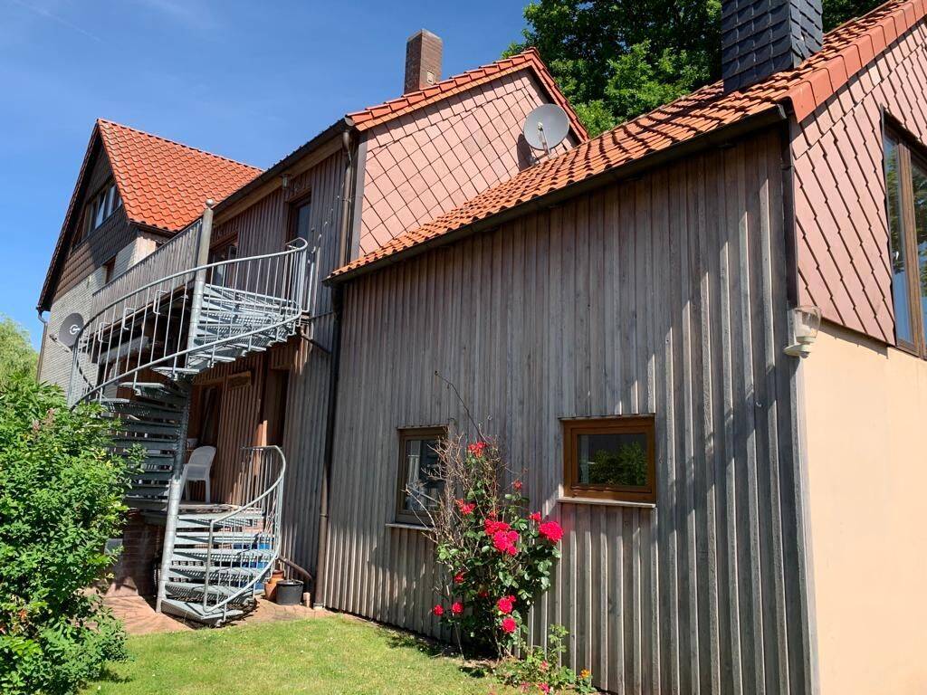 Ein- bis Zweifamilienhaus mit Bauplatz in 37633 Dielmissen. – Dielmissen – Bild 1 von 9