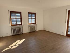 I. I. TEAM: Sofort einziehen, helle, großzügige 2-Zimmer-Wohnung mit 2 Balkonen im 2. Obergeschoss mit Aufzug! – 83088 Kiefersfelden – Vorschaubild 7