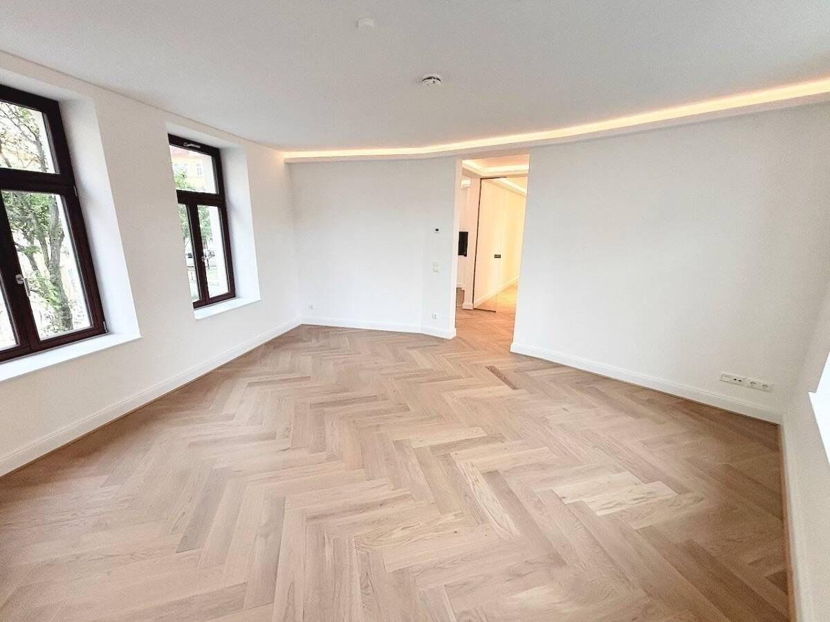 Stilvoll! + Erstbezug + Parkett + Fußbodenheizung + Tageslichtbad mit Wanne & Dusche + LED-Licht – 4177 Leipzig – Bild 1 von 9