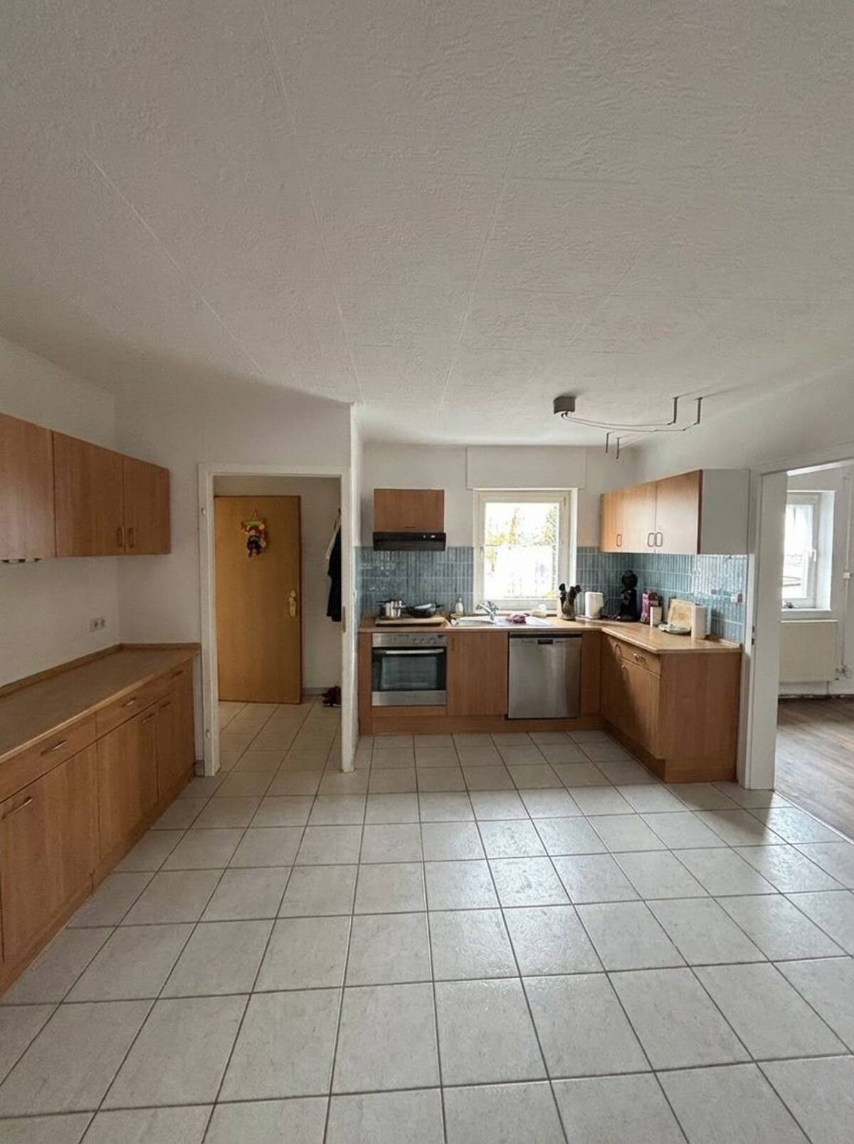 Frisch renovierte 3-Zimmer-Dachgeschosswohnung – in zentraler Lage von St. Ingbert-Rohrbach – 66386 Sankt Ingbert – Bild 1 von 8