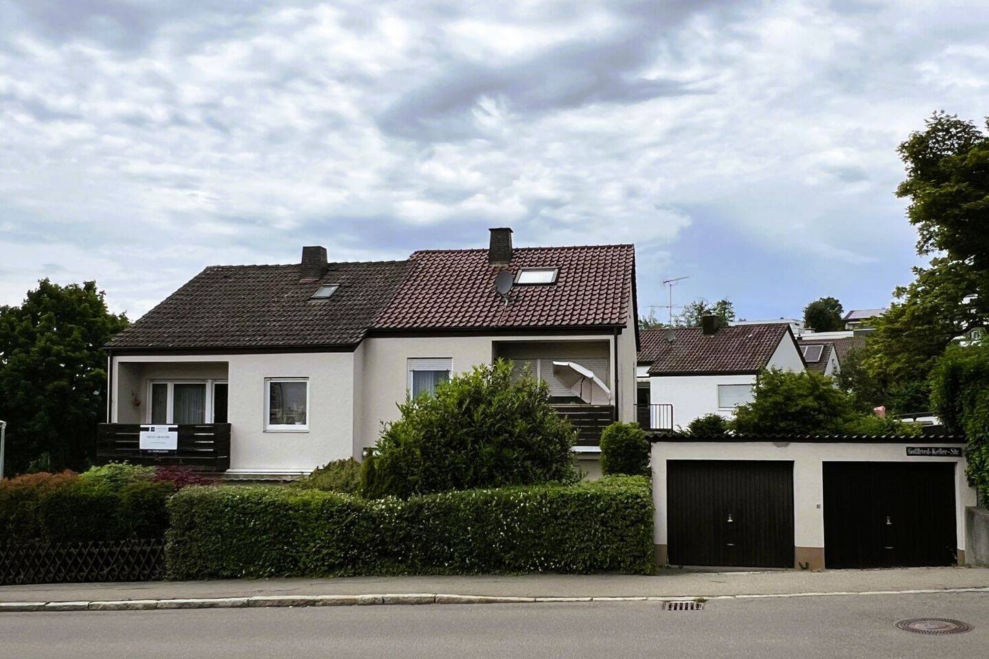 Familienfreundliches Wohngefühl mit Garten: Teilsanierte Doppelhaushälfte in gefragter Lage. – Reutlingen – Vorschaubild 4