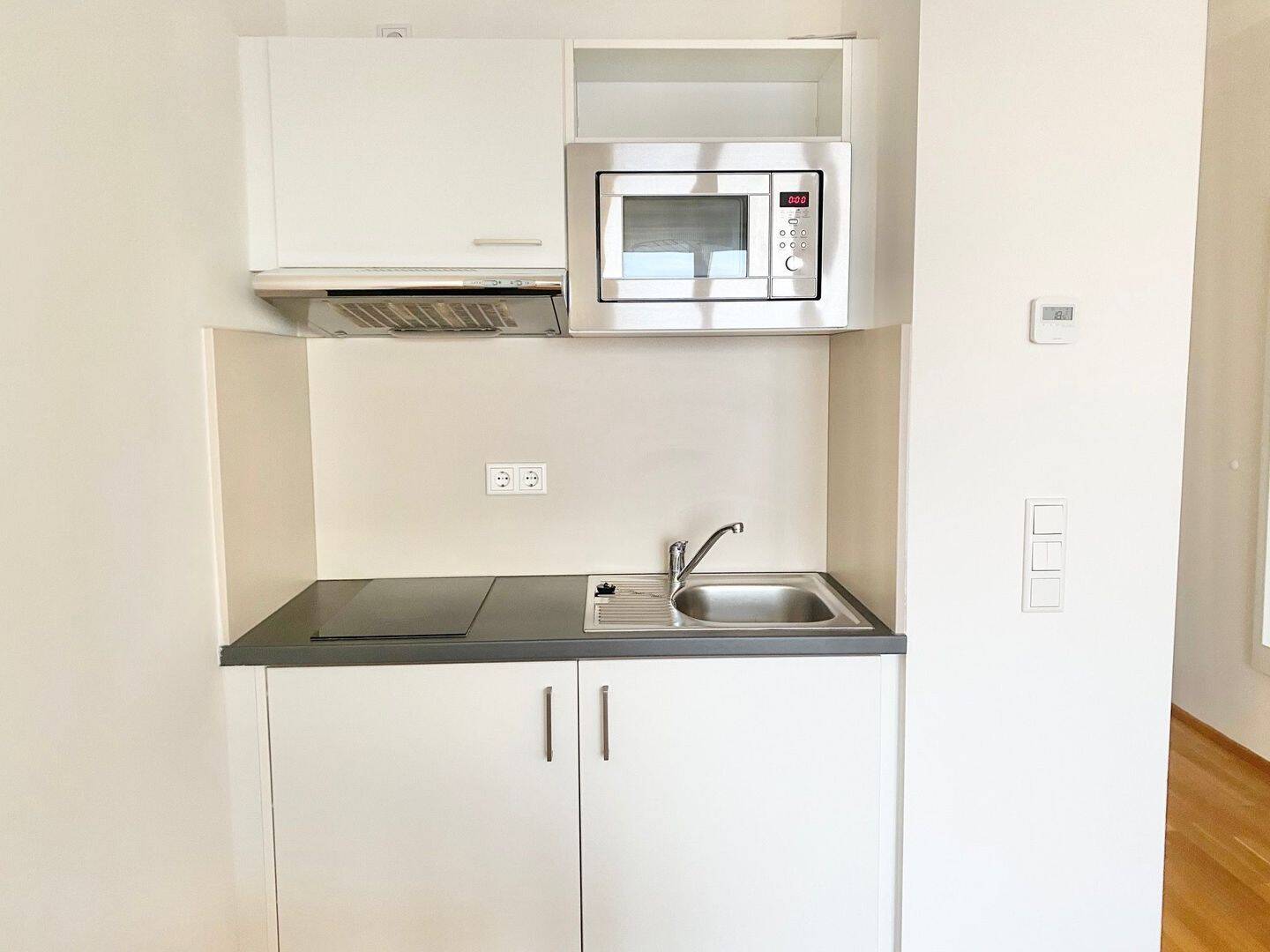 TOP MODERNES VOLL MÖBLIERTES 1 ZIMMER APARTMENT MIT BALKON ***NUR FÜR STUDENTEN ODER AUSZUBILDENDE****** – Nürnberg – Vorschaubild 5