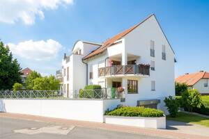 +++ Sehr gepflegte 2-Zimmer-Wohnung mit Dachterrasse, Fußbodenheizung und TG-Stellplatz +++