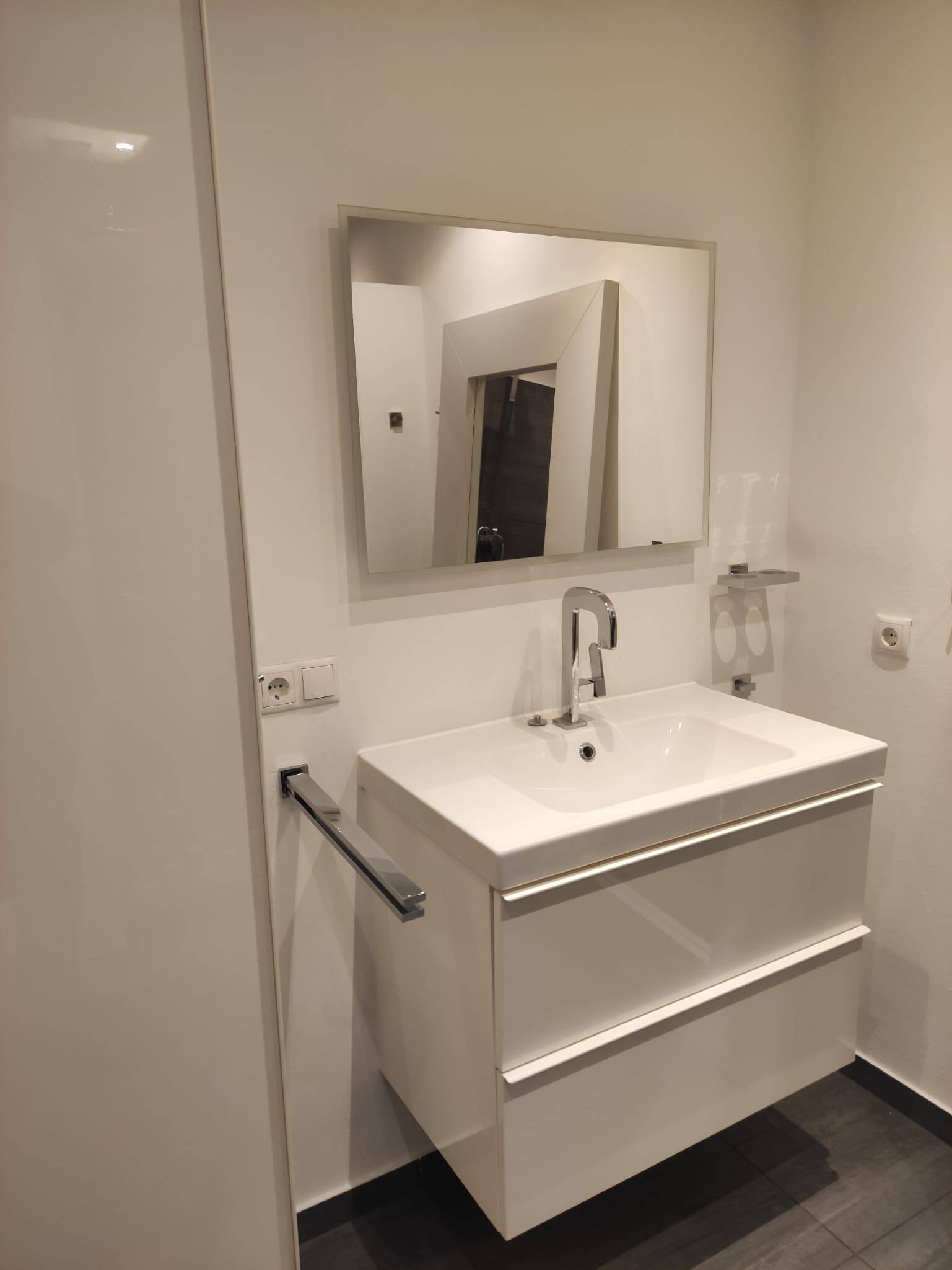 Frisch renovierte 2-ZKB | 74 m² | Balkon | Einbauküche | Tiefgarage | 900 € KM – Kaiserslautern – Vorschaubild 3