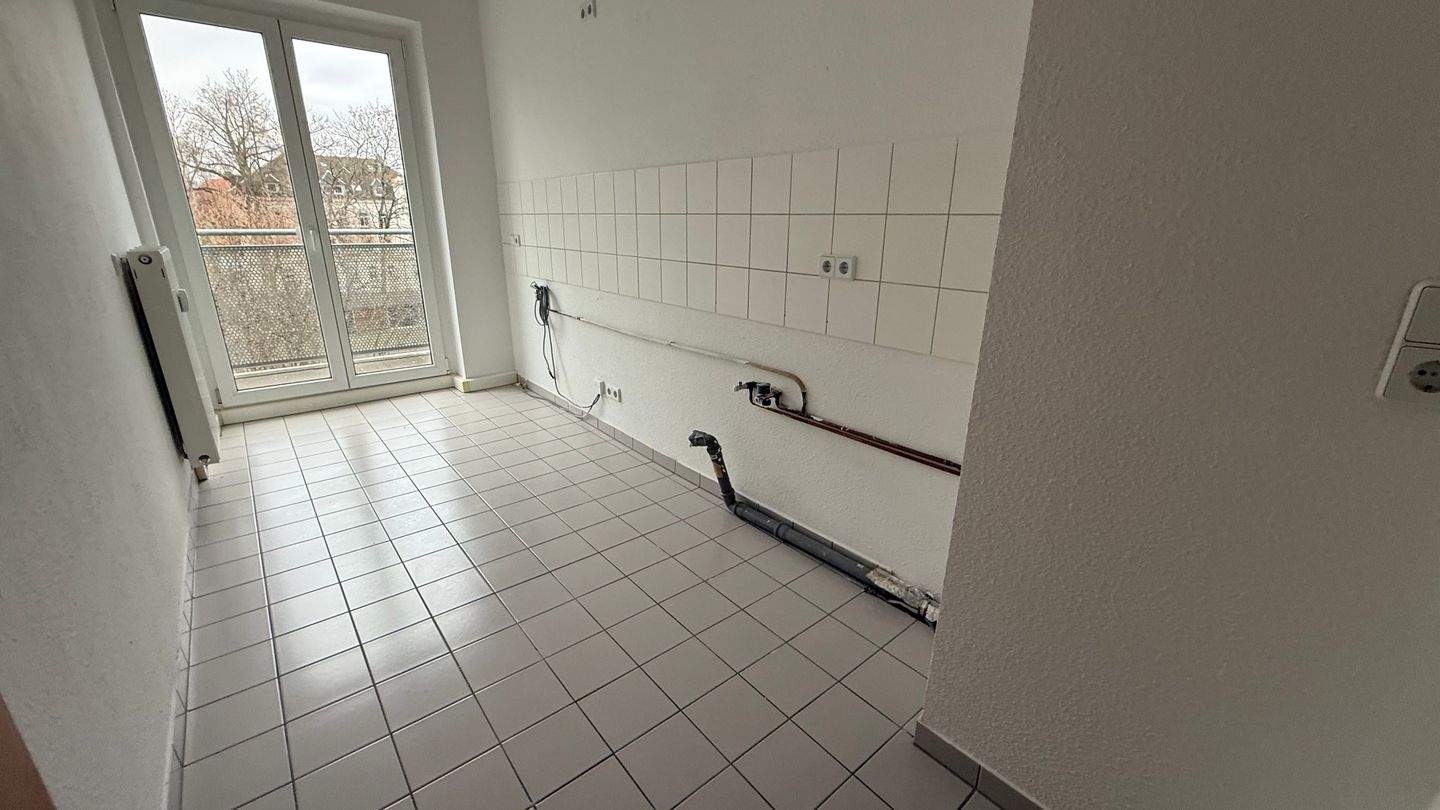 Modernes Laminat / 2. OG / sonniger Balkon - Bad mit Dusche + Fenster ! – Chemnitz – Vorschaubild 7