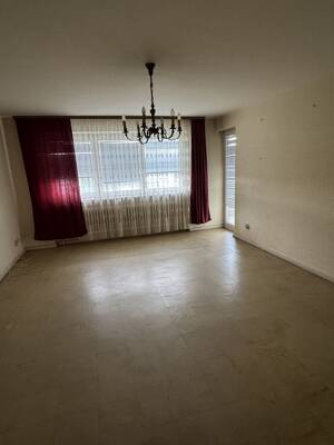 LAUTERBORN: Sanierungsobjekt mit Fernblick - 4-Zimmer-Wohnung mit Balkon - Preis VB – 63069 Offenbach am Main – Vorschaubild 3