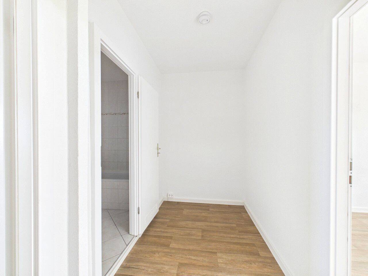 2-Raum-Wohnung mit Balkon – Dessau-Roßlau – Vorschaubild 2