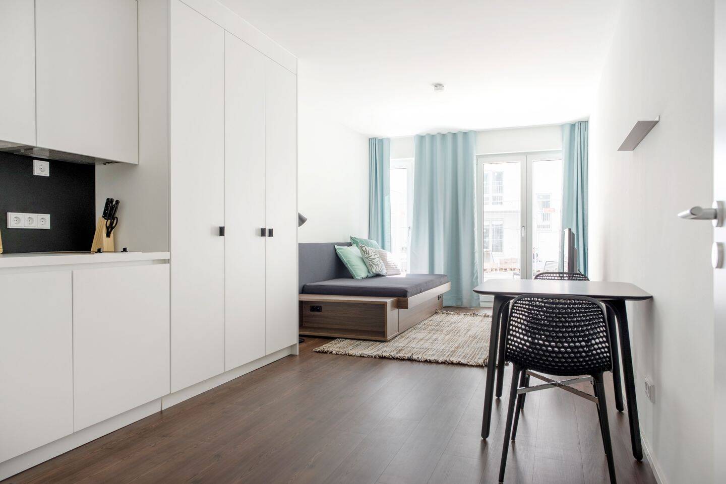 SCHWABING: Möbliertes 1-Zimmer-Apartment mit Balkon!
