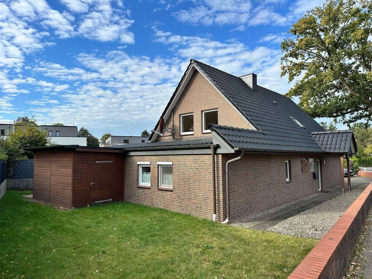Einfamilienhaus/Zweifamilienhaus in Quickborn mit vielseitigen Nutzungsmöglichkeiten – Quickborn – Bild 1 von 9