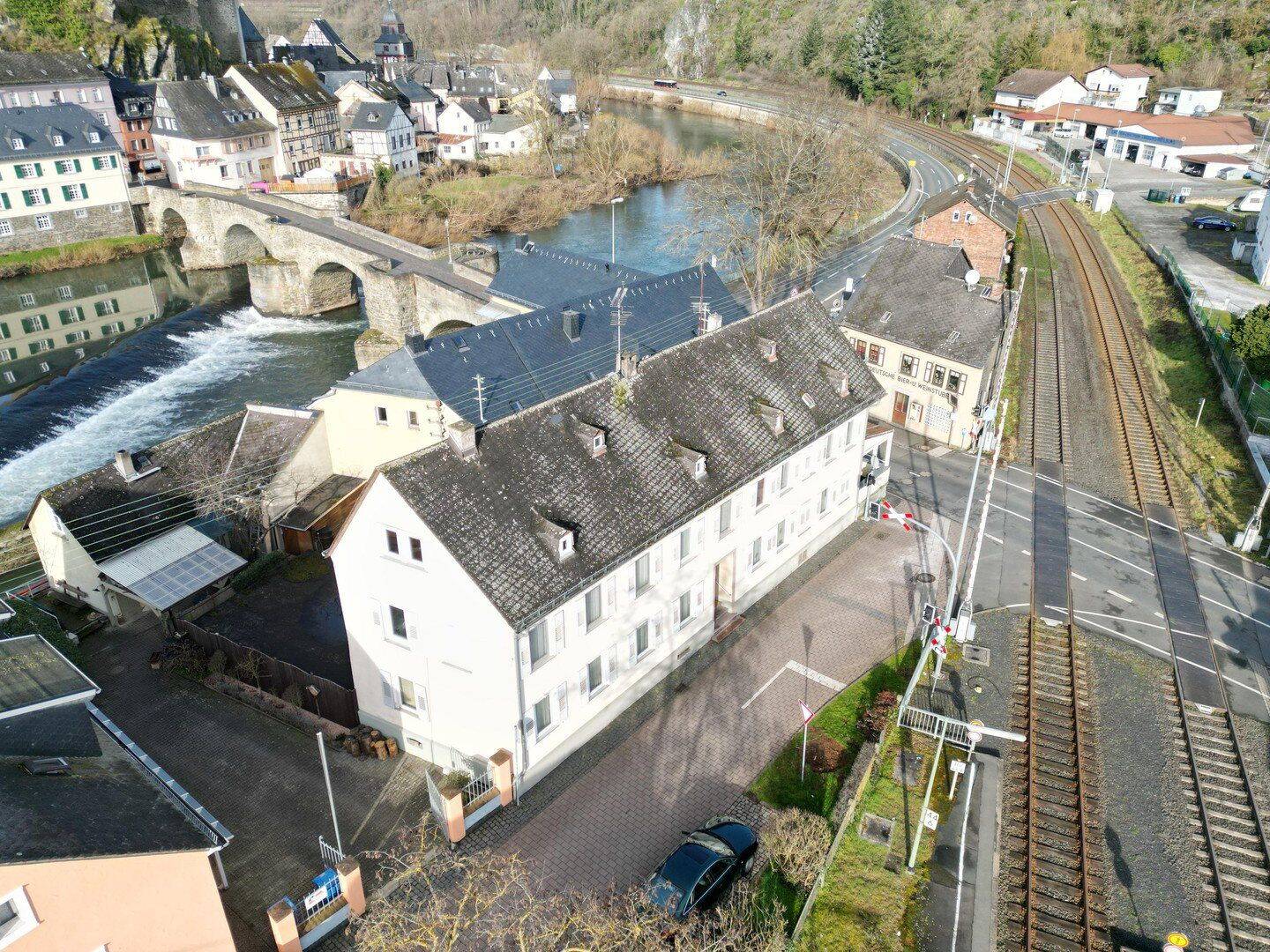 INVESTORENOBJEKT MIT ENTWICKLUNGSPOTENZIAL – Runkel – Bild 1 von 9
