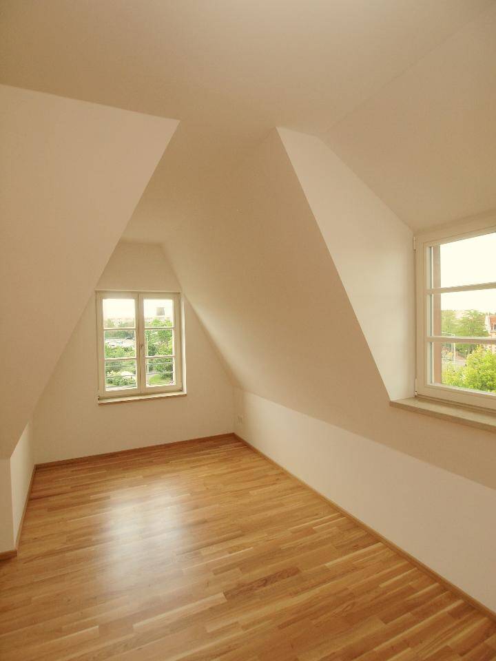 :-) +WOHNTRAUM IM DACH! EBK! 3-ZIMMER-WOHNUNG! +HOCHWERTIGE AUSSTATTUNG+GEPFLEGTES MFH+