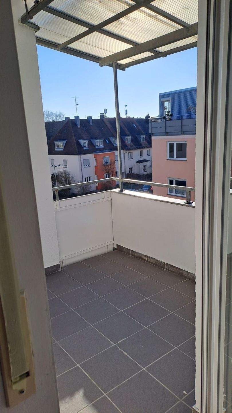 Schöne 3 Zimmerwohnung mit Balkon im 2.OG, ruhig gelegen ab 01.03.26 – Nürnberg – Vorschaubild 2