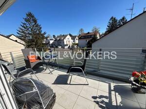 Lichtdurchflutete Dachgeschosswohnung mit sonniger Terrasse in Mainz-Bretzenheim