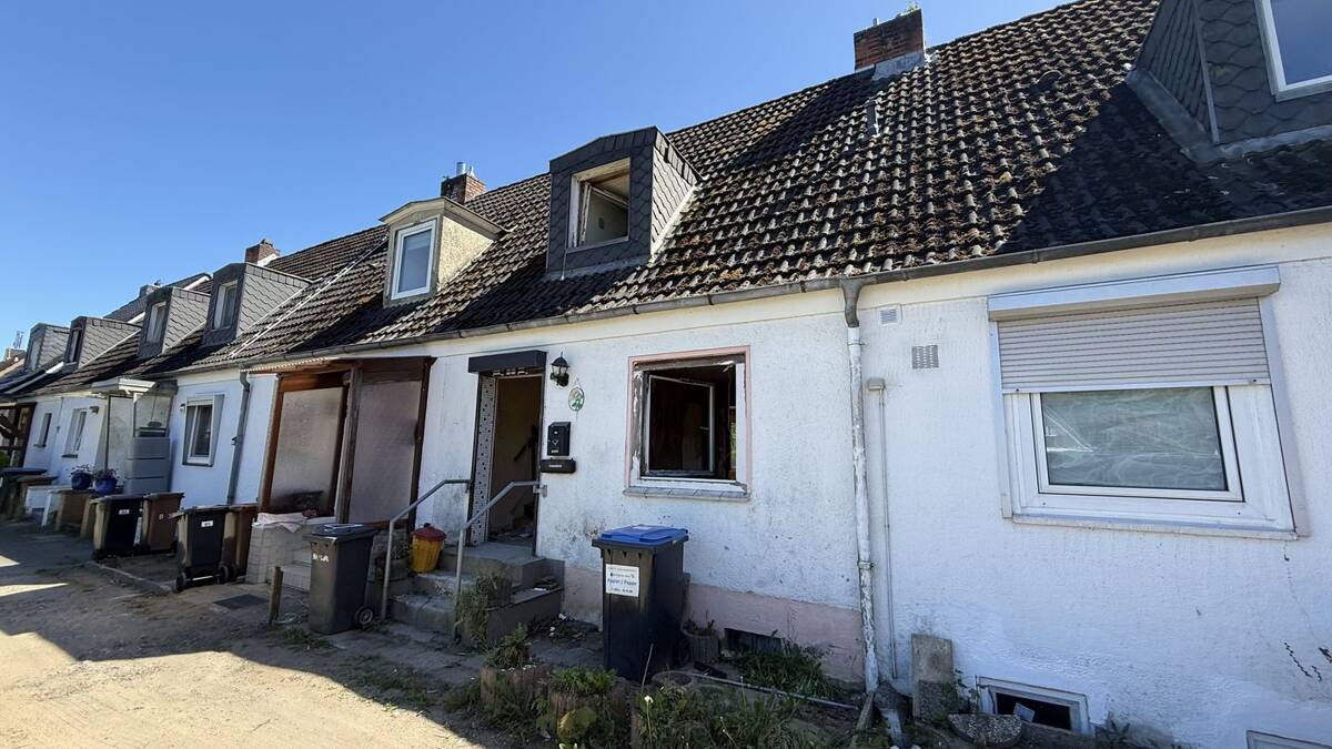 Sanierungsbedürftiges Reihenhaus – 23569 Lübeck – Bild 1 von 9