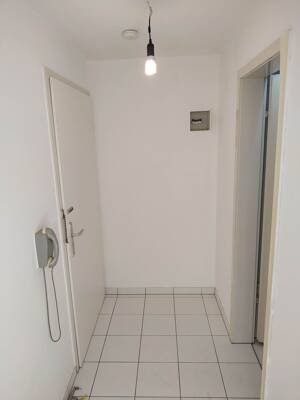 Helle, sonnige, vollständig renovierte 1,5-Zimmer-Wohnung mit Balkon und EBK in Stuttgart-Hedelfingen – 70329 Stuttgart – Vorschaubild 8