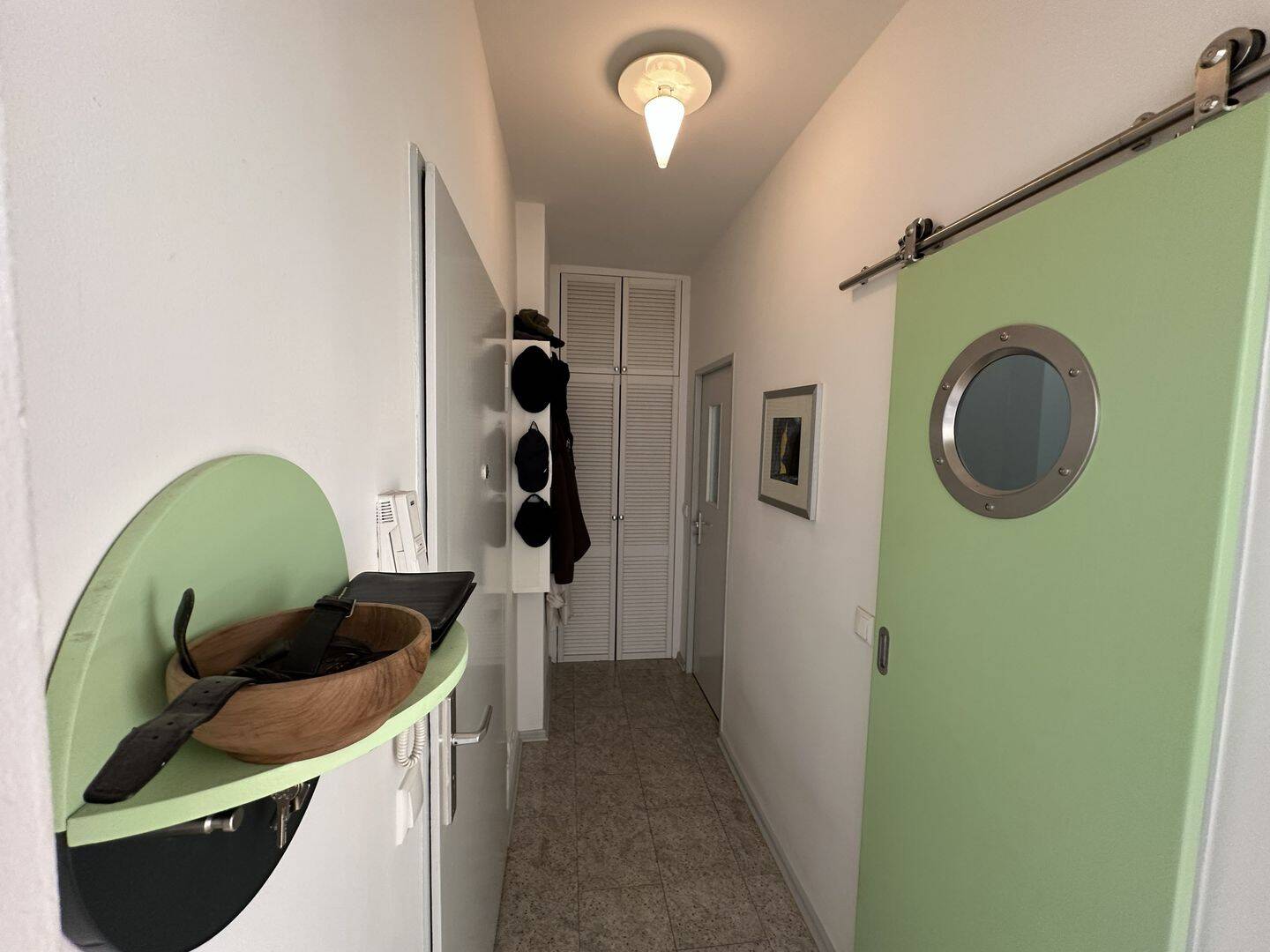 Stilvolle 1,5-Zimmer-Eigentumswohnung in zentraler Bestlage mit sonnigem Südbalkon – Berlin – Vorschaubild 4