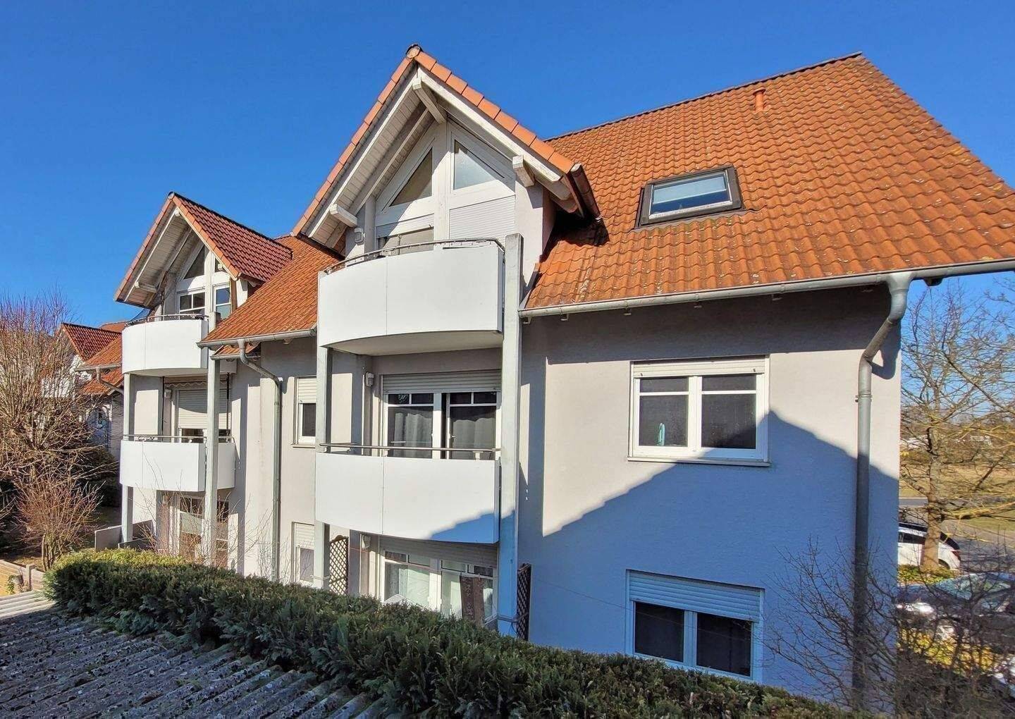 TOLLE AUSSICHT!!! Attraktive 2- Zimmer- Dachgeschosswohnung mit zwei Balkonen – Heringen – Vorschaubild 4