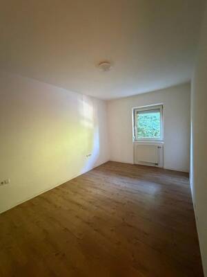 Stuttgart Süd Bestlage - 2-Zimmer-Wohnung mit großem Balkon ins Grüne in Stuttgart-Süd – 70199 Stuttgart – Vorschaubild 4