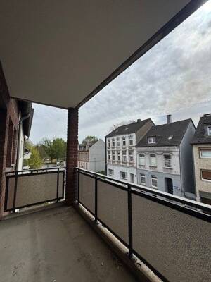 *** Ihr Sommer auf Balkonien *** helle 2,5 Raum Wohnung mit Balkon