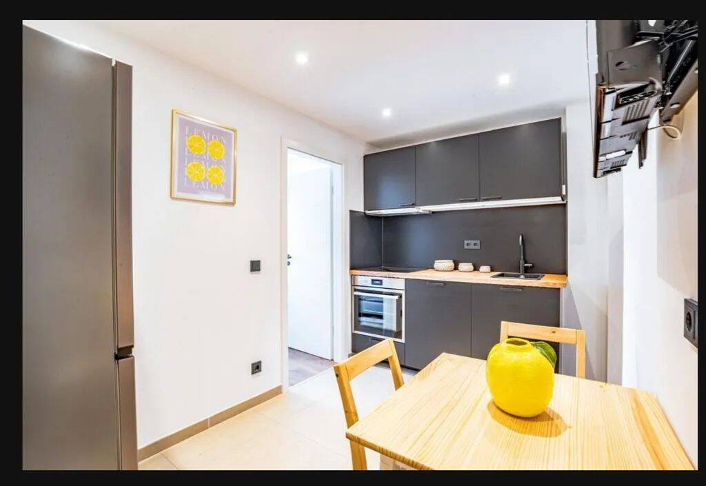 Perfekt für 3 Freunde: Möblierte Wohnung mit Balkon in München – München – Vorschaubild 2