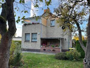 DEUTSCHMANN IMMOBILIEN ***** ivd - Stattliches Wohnhaus mit Vollkeller und Garage in Berlin-Buch!
