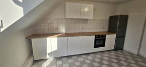 Kernsanierte 3-Zimmer-DG-Wohnung mit Wohnküche, neuer EBK und Sonnenterrasse in Eller – 40229 Düsseldorf – Vorschaubild 3