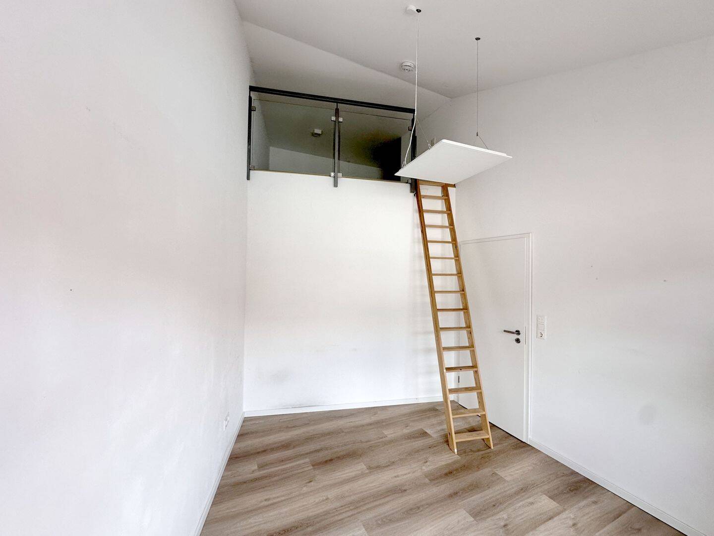 ***Gemütliche 2-Zimmer-Wohnung mit Loftcharakter mit Einbauküche im Herzen von Heidingsfeld*** – Würzburg – Vorschaubild 3