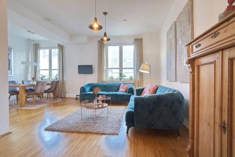 Charmante, großzügige Altbauwohnung im attraktiven Langenberg, mit W-LAN, PKW-Stellplatz, Bahnanbi